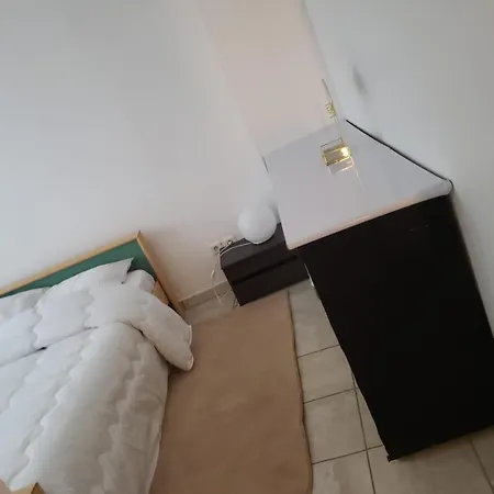 Maison Meublée Avec Garage *